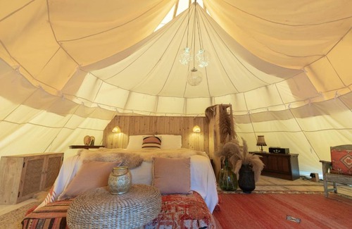 Lembeke Other | Tipi Marie met hotutub in de tuin