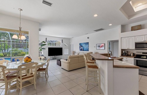 South Venice House | Tipsy Turtle - 5867 Miami Rd