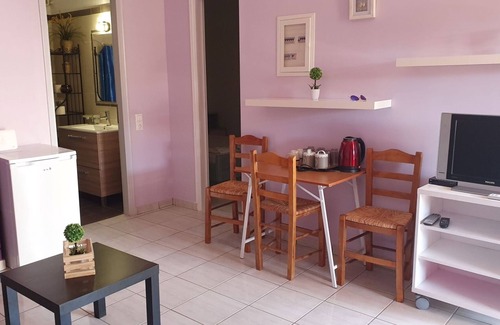 Markopoulon Apartment | TK1-George Apartments by the Airport