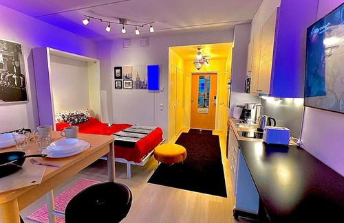 Vantaa Apartment | To LuxStudio HYMNI From Helsinki Airport 6 min, to City 27min, FreeParking in Kivistö