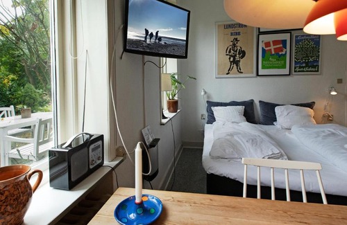 Ribe Bed & Breakfast | To sammenhængende værelser med udgang til have