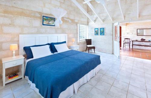 Gibbs Bay Villa | Todmorden by Blue Sky Luxury