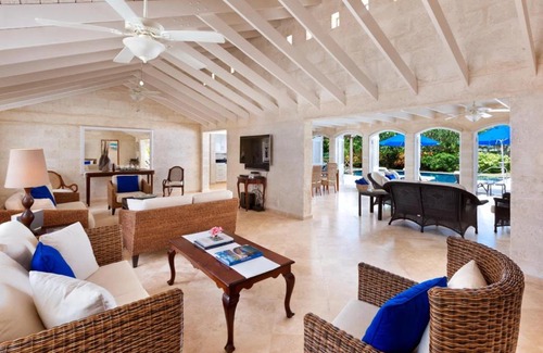 Gibbs Bay Villa | Todmorden by Blue Sky Luxury