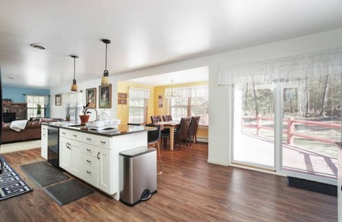 Stroudsburg House | Tokyi Nest