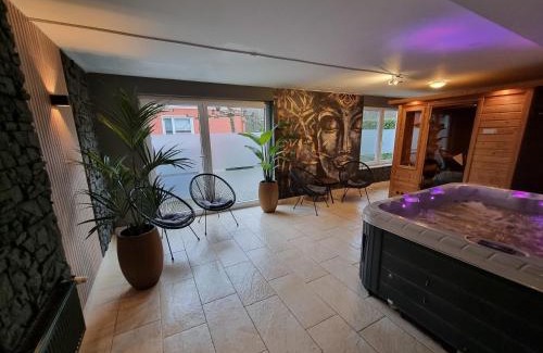 Backemoor House | Tolles Ferienhaus für 18 Personen in Ostfriesland mit Kino, Bar, Sauna und Whirlpool