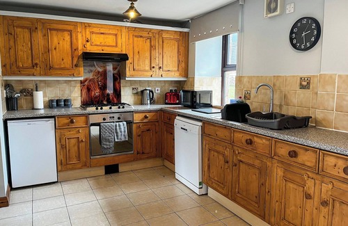 Over Haddon Cottage | Tom Wragg Suite - UK40248