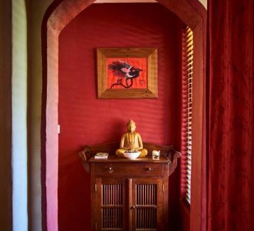 Mount Tomah Bed & Breakfast | Tomah Retreat - Studio CHILL with fireplace and clawfoot bath