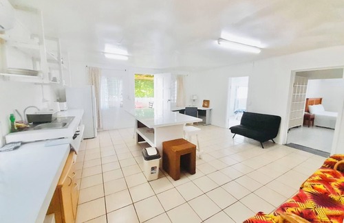 Nuku'alofa House | Tonga Cottage - Entire Place 4 Bedrooms with Aircon