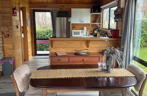 Turangi House | Tongariro's Tui Hut, on the edge of the Tongariro River