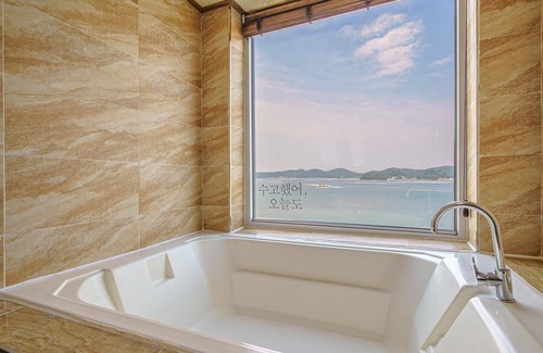 Tongyeong Hotel | Tongyeong Badanaeum