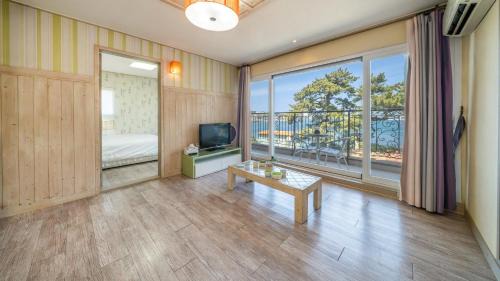 Asa House | tongyeong haegando pension
