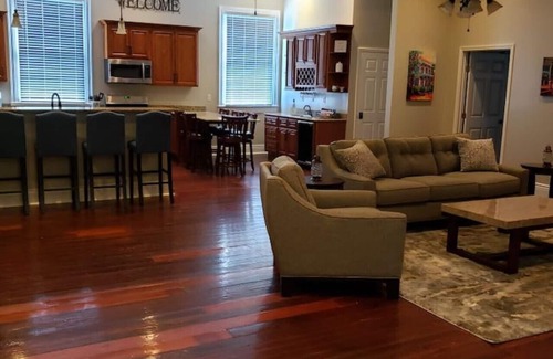Algiers Point Apartment | Tons of Space,10 Beds,3 1/2 Bath
