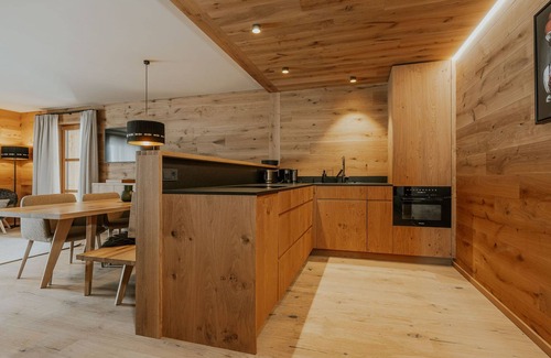 Lech am Arlberg Apartment | Top 5 - Boutique Chalet Almrausch