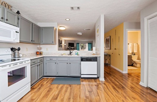 Dadeville Condo | Top Deck at Lake Martin!