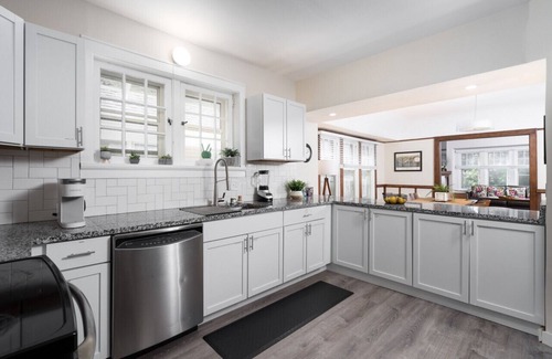 Shorewood House | Top Floor Home w/Parking Spot