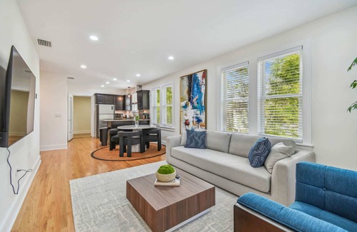 Crescent Lake Apartment | Top Floor - Sun Filled Home - Jacuzzi - Pets Ok
