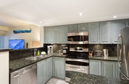 Village North House | Top Floor Views of Blackcomb Mountain, Short Walk to Gondolas