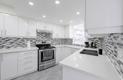 Rathwood Condo | Top Luxury ~ Condo ~ Mississauga ~ Pool ~ Gym
