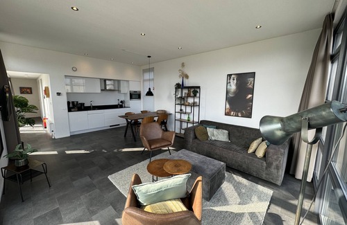Enkhuizen House | Top-modernes Chalet Wellenreiter mit Großem Garten am Ijsselmeer