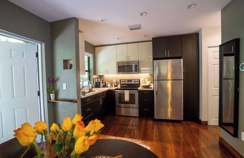 Southwest Coconut Grove House | Top-Rated Luxury Oasis! Coconut Grove Cottage, Garden, Walk to Bay. Free Parking
