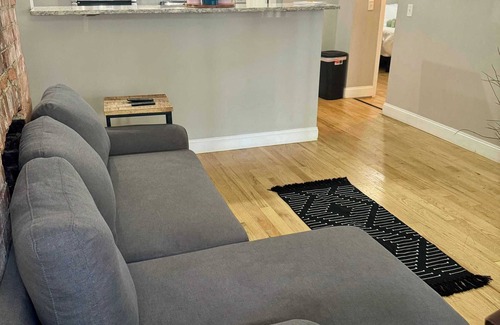 Victorian Village House | Top Rated - PRIME Location - Parking Free - CLEAN