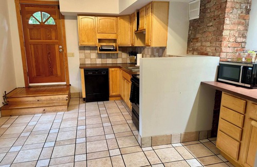Victorian Village House | Top Rated - PRIME Location - Free Parking - CLEAN