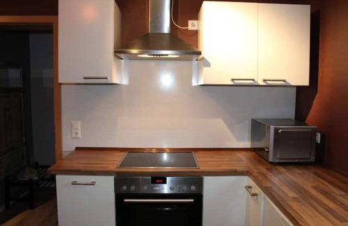 Neupotz Apartment | Top renovated apartment/modern furnishings! up to 4P.