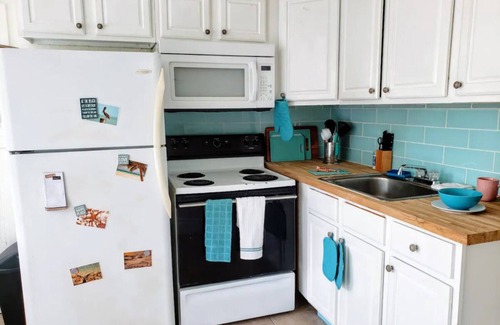 Mango Groves Apartment | Top SkyBlue Cottage Near Downtown and Beach