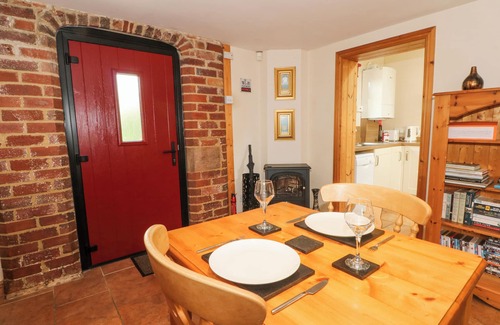 Hulland Ward Cottage | TOP STABLE COTTAGE, pet friendly, with a garden in Turnditch