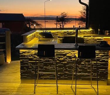 Stenungsund Villa | Topp modern Villa 200m från havet nära centrum och natur