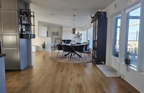 Stenungsund Villa | Topp modern Villa 200m från havet nära centrum och natur