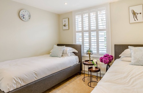 Toppesfield Cottage | Toppesfield Hall Luxury Cottage with Hot Tub