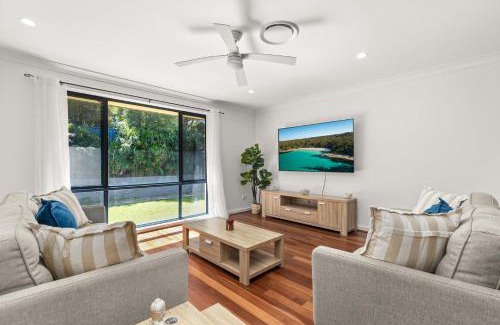 St. Georges Basin House | Topsy Turvey by Experience Jervis Bay