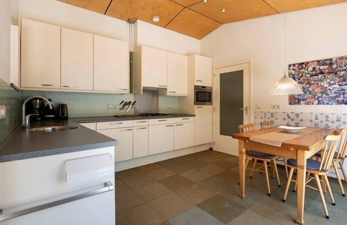 Nieuw-Haamstede House | Torenweg 13 holiday bungalow with ideal garden in prime location
