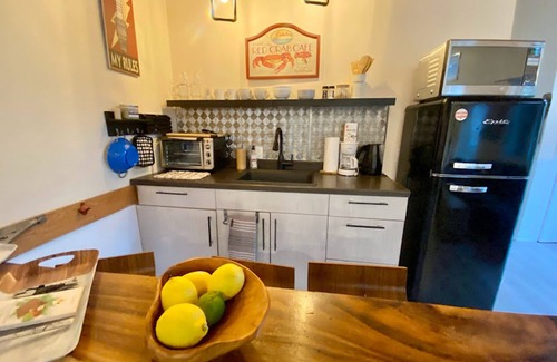 The Beaches Apartment | Toronto Beaches Coachhouse