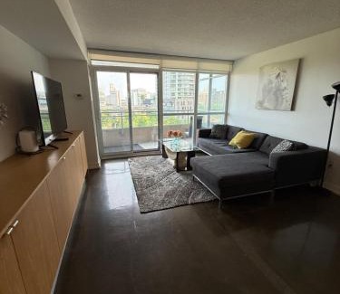 CityPlace Apartment | Toronto Downtown Luxurious Stylish 3 Bedroom 3 Bath 2 Balconies near Rogers Centre lakeview condo