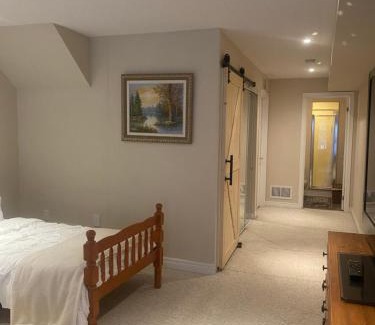 The Beaches House | Toronto downtown Woodbine beaches private cozy room