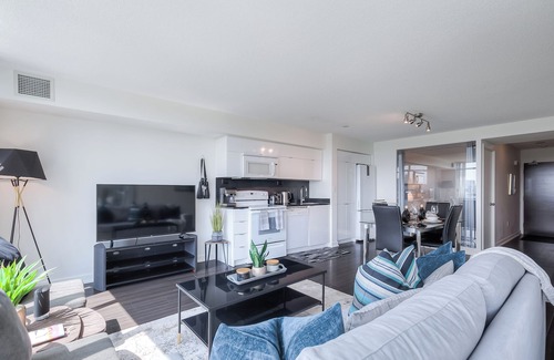 CityPlace Apartment | Toronto Lakeshore Bliss
