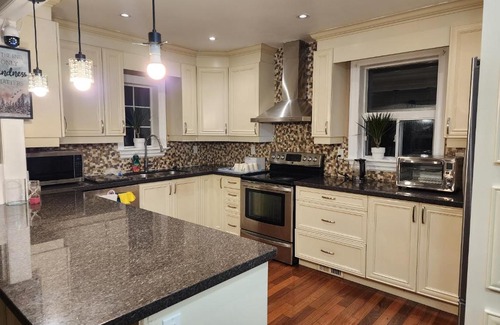Downsview House | Toronto Uptown 1 - Bus to Downtown