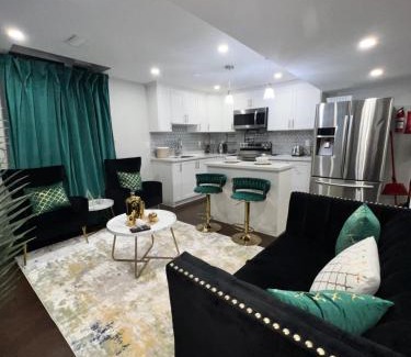 Brampton Apartment | Tosam Luxury Lodge Two Bedroom Suite