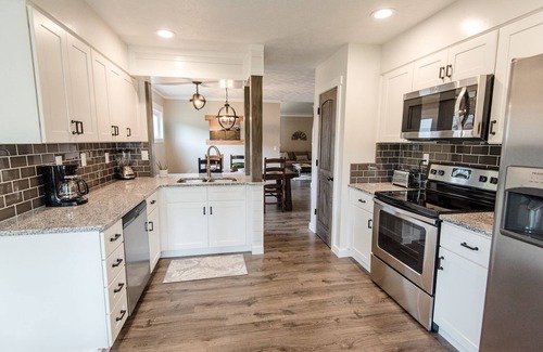 Havelock House | Totally Remodeled – Near MCAS Cherry Point – Charming Neighborhood - VERY CLEAN!