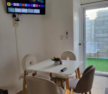 Santa Ana Apartment | Toto's House, near Mall Las Ramblas