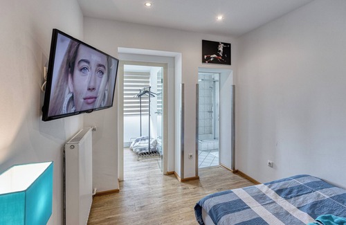 Lohmar Hotel | Touch Down Motel
