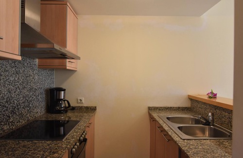 Santa Margarida Apartment | Tourist Apartment in Roses, Costa Brava! Equipped Kitchen, Private Terrace, Near the Beach. Book your Vacation Now!
