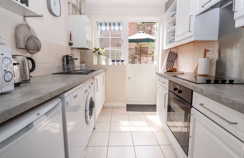 Chester Cottage | TOWER VIEW COTTAGE, character holiday cottage in Chester
