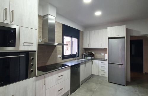 Caldes d'Estrac House | Town center house with private pool, wifi