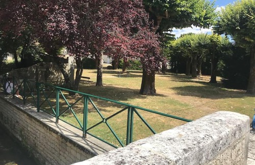 Aulnay House | Town house Aulnay, walk to bars/restaurants