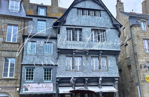 Guingamp House | Town House