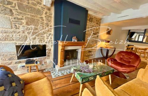 Guingamp House | Town House