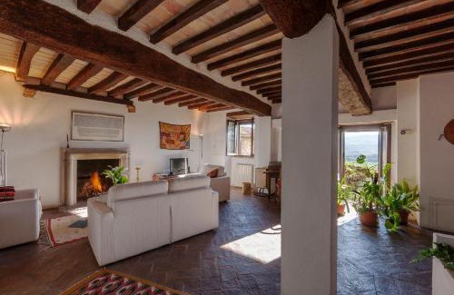 Todi House | Town House with Garden and Piano